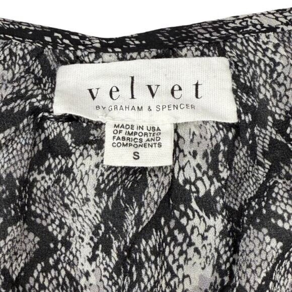 VELVET By Graham & Spencer Snakeskin V Neck Knot Front Blouse Sz Small - Picture 3 of 5
